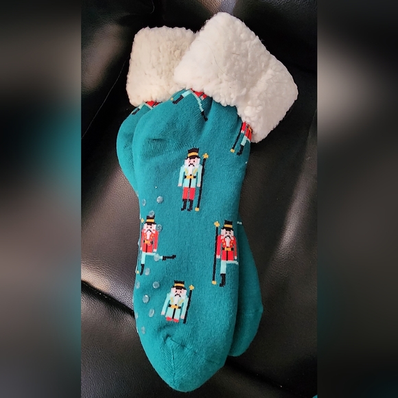 NWOT Old Navy sherpa slipper socks - Picture 1 of 1